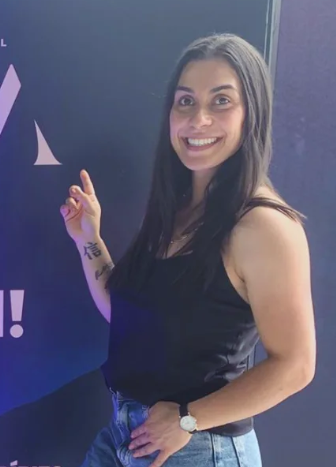 Profa. Larissa